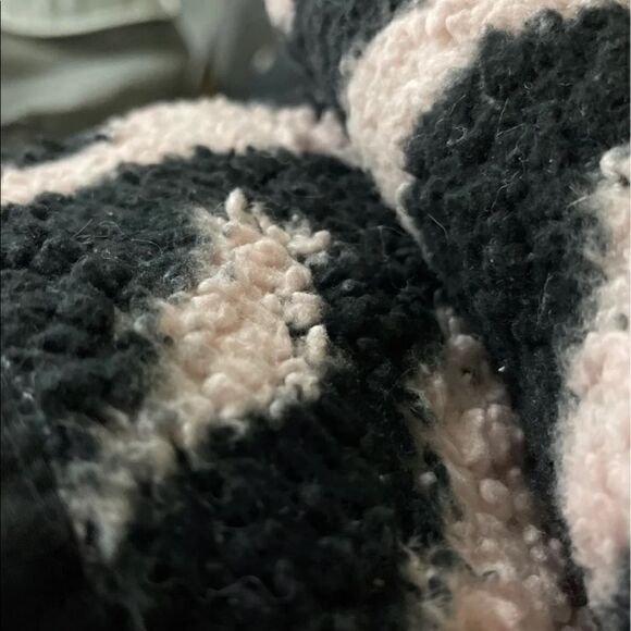 VS pink plush sherpa blanket cheetah/leopard animal print pink black - Picture 3 of 4
